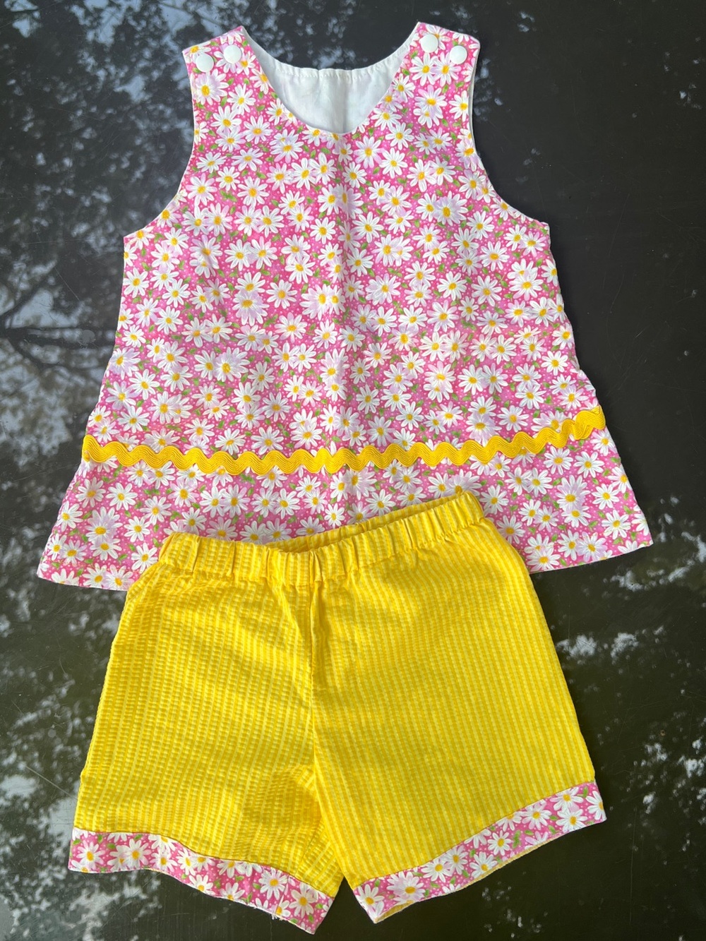 Boutique Handmade Girls Seersucker Daisy Shorts Set Childrens Corner Lucy Top 2T